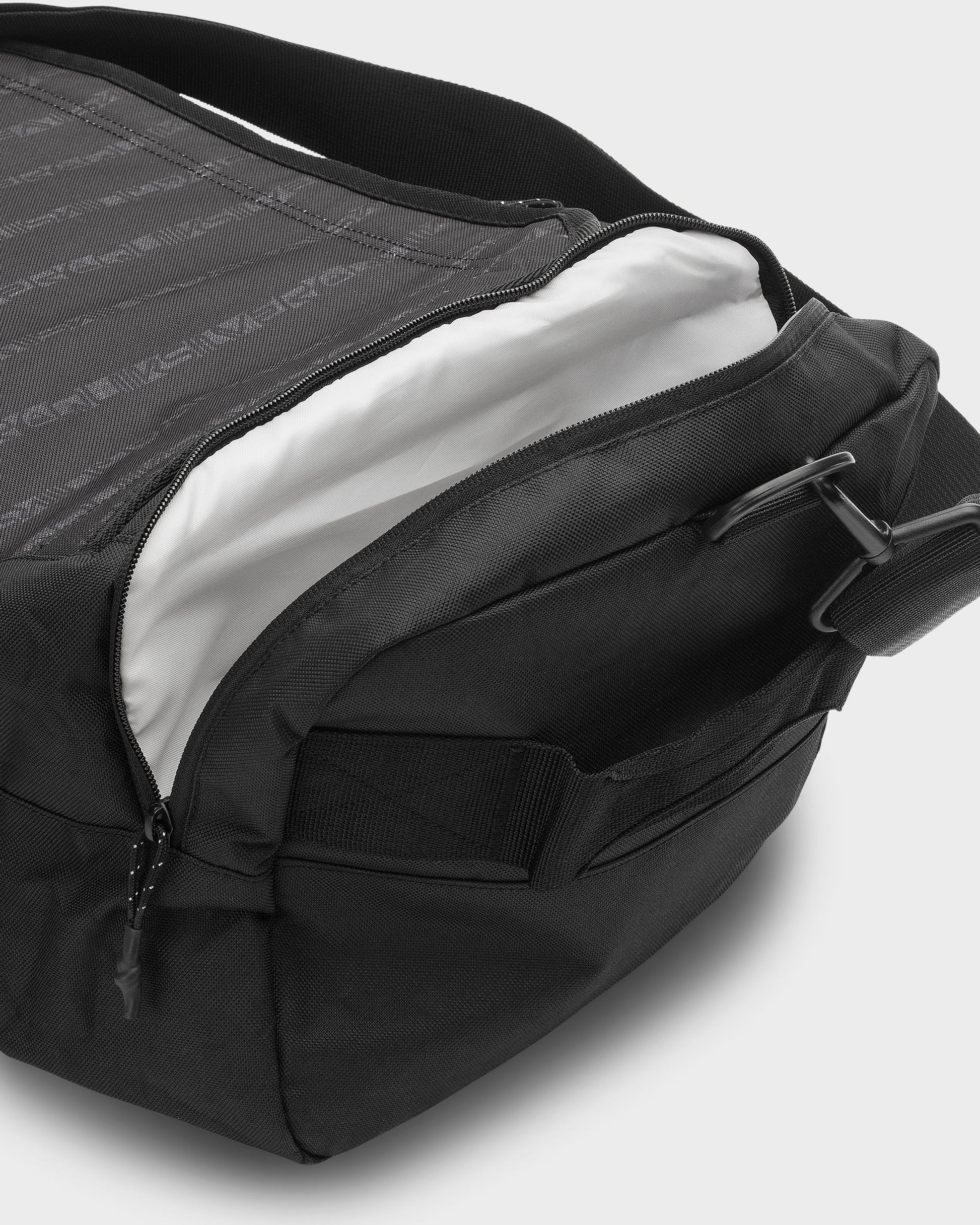 Shelter Duffel - Black Black Quick Silver