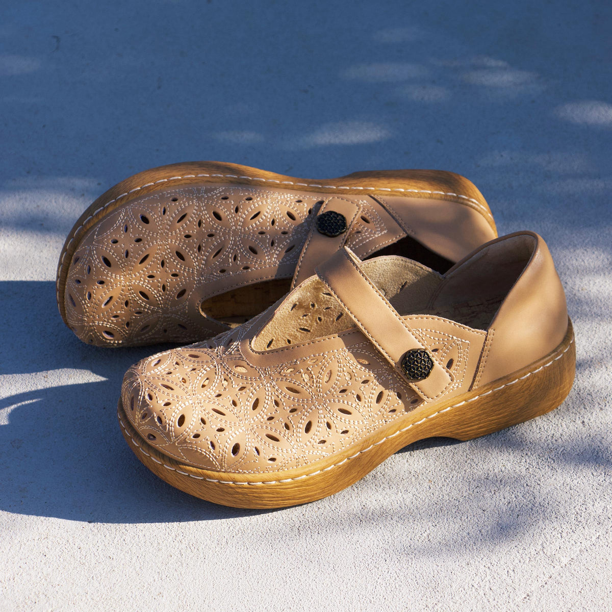 Alegria Opheliah Latte Breeze Shoe