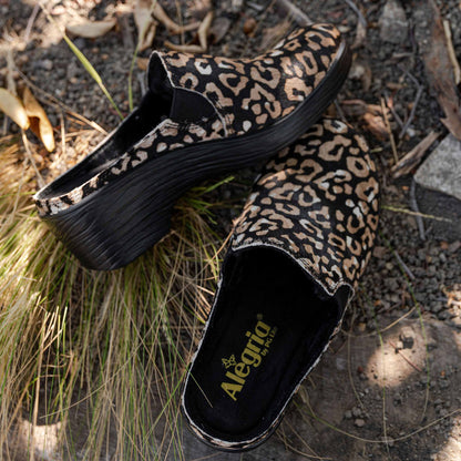 Alegria Sereniti Luxe Tundra Clog
