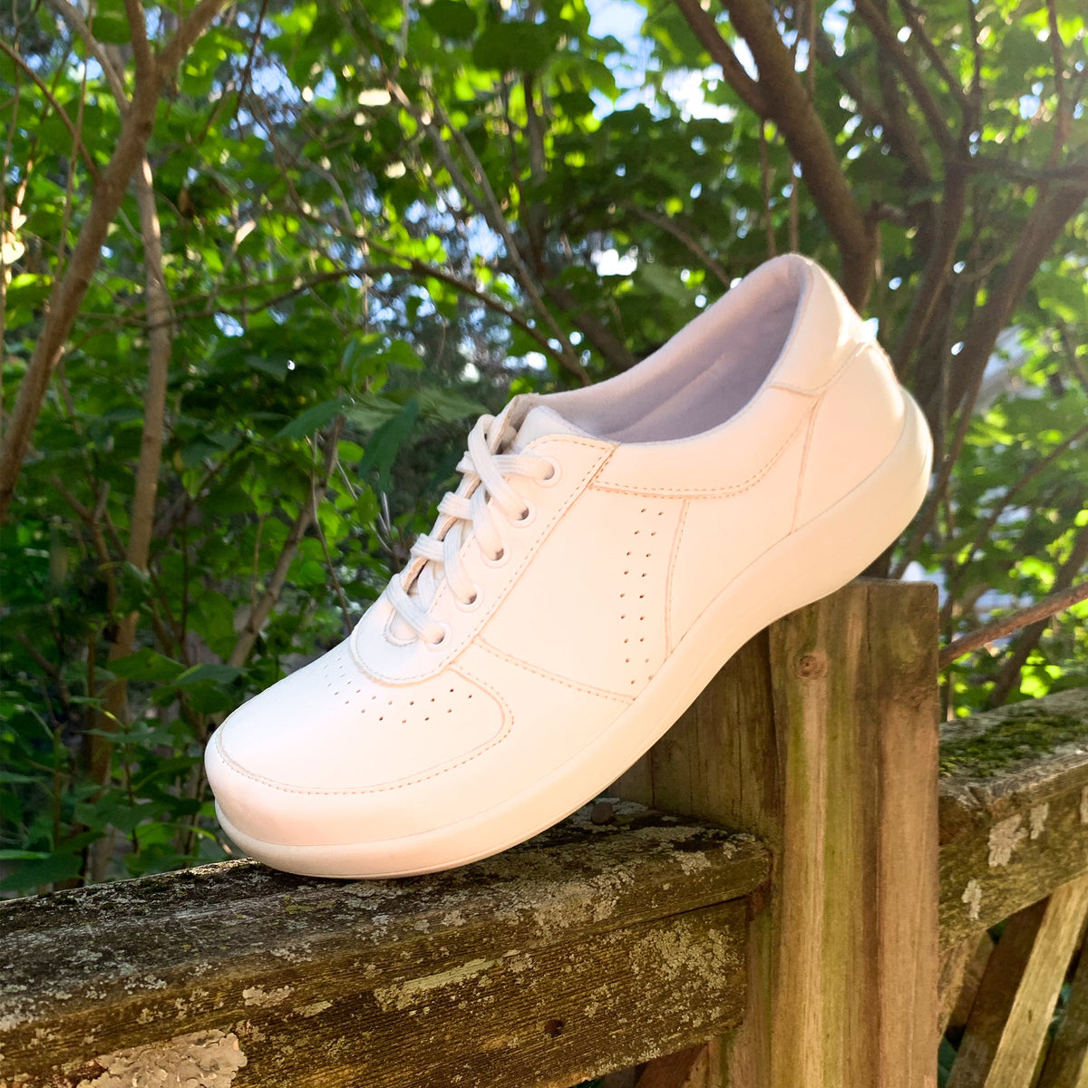 Alegria Daphne White Softie Shoe