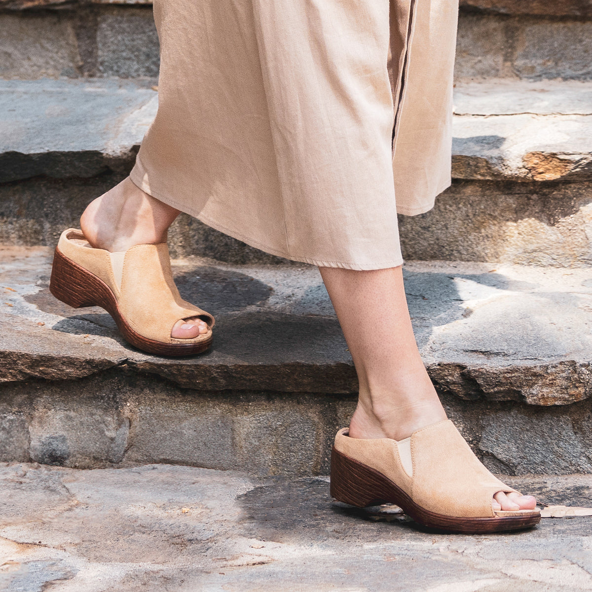 Alegria Shilaine Stretch Naturally Sandal