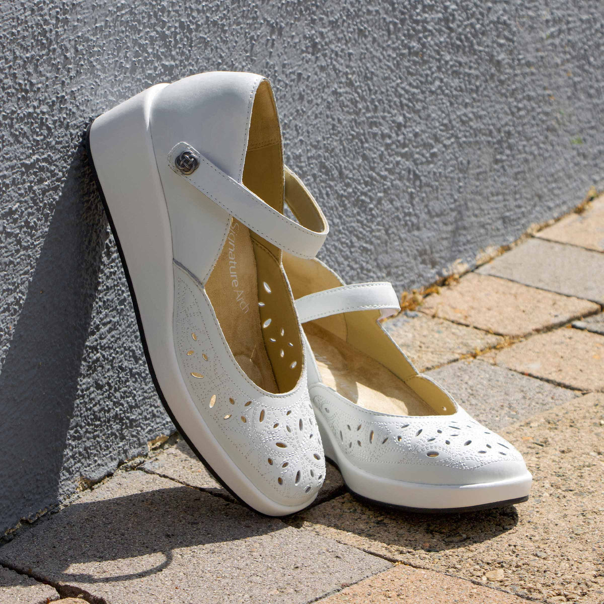 Alegria Hayes White Breeze Shoe