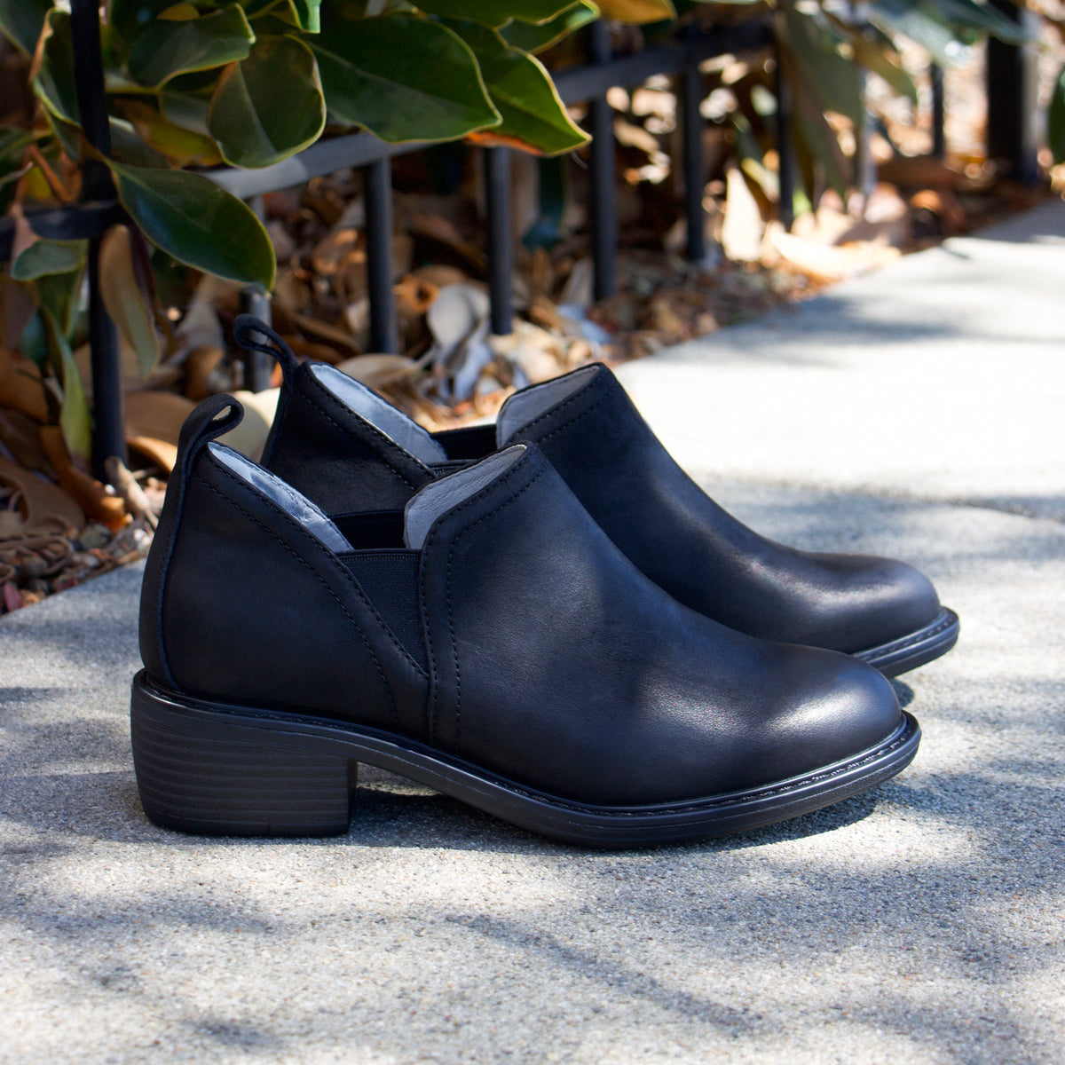 Alegria Merle Black Burnish Boot