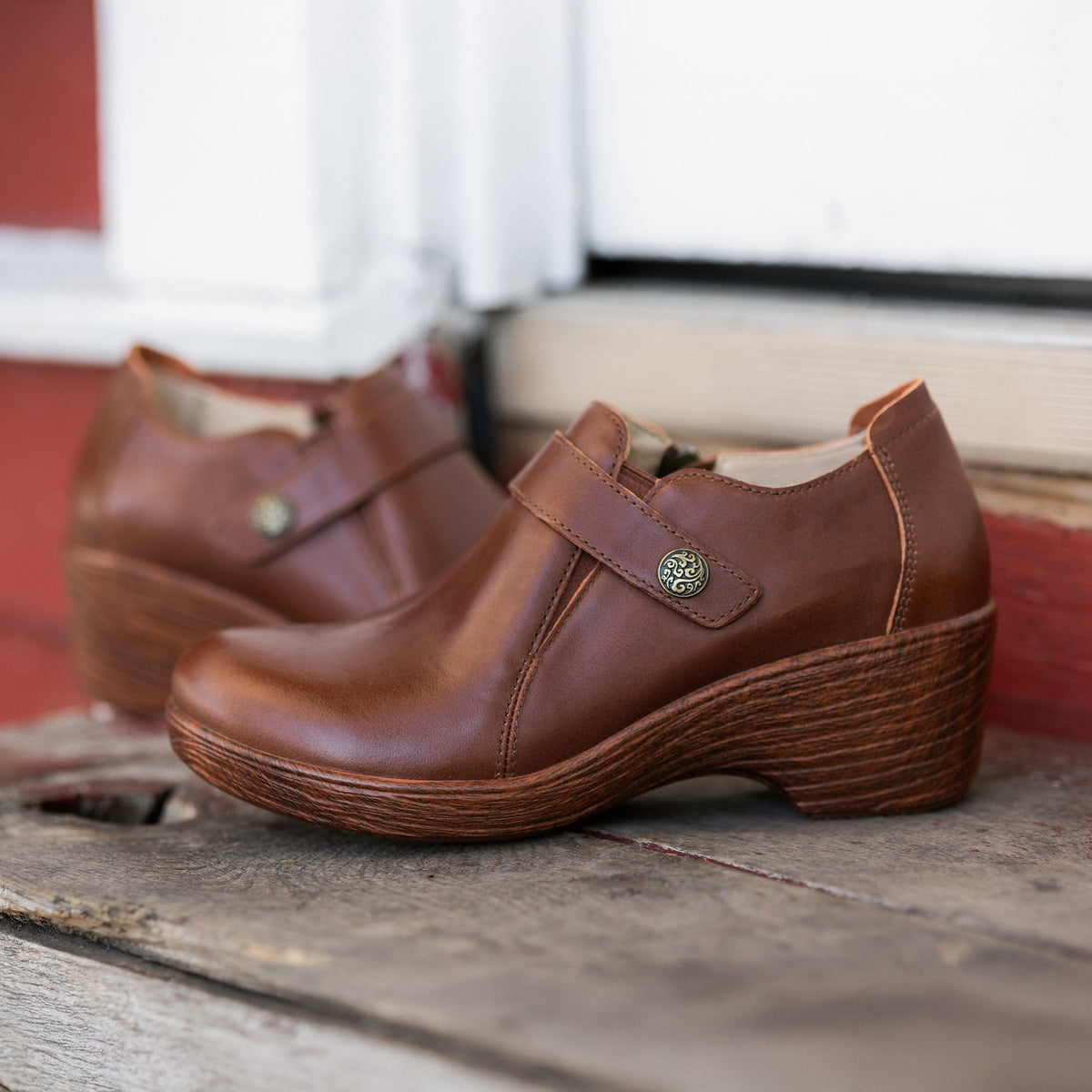 Alegria Silah Mahogany Shoe