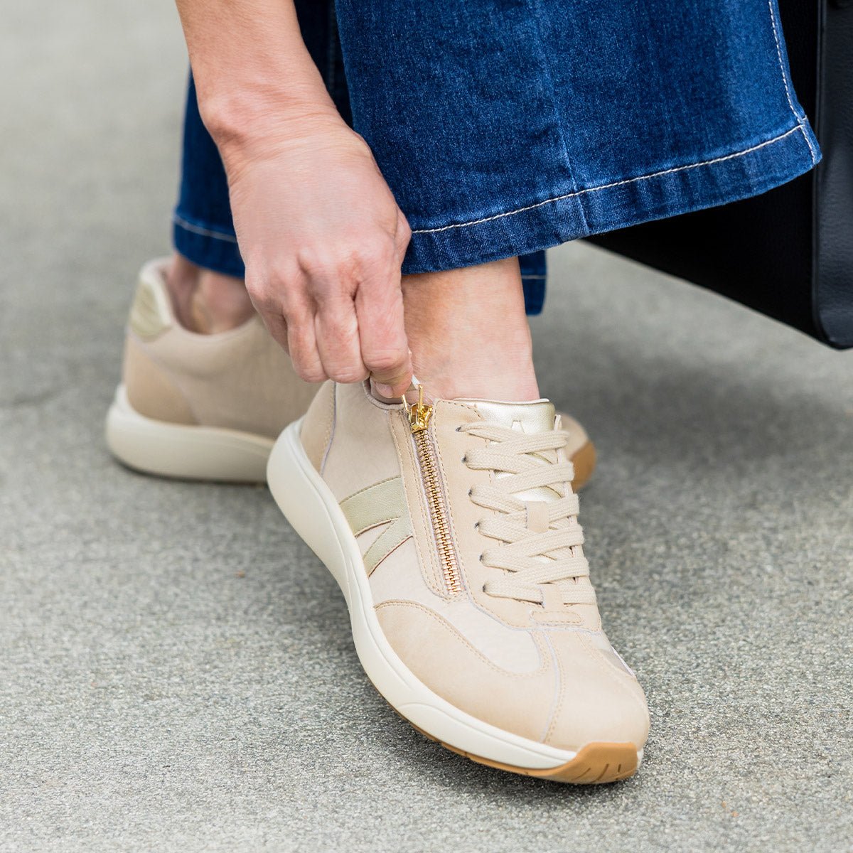 Alegria Eazeer Beige Shoe
